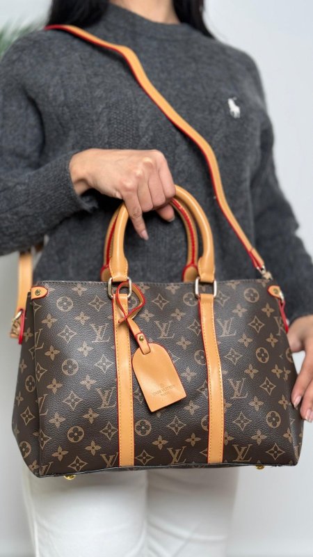 شنطة Louis vuitton- مع سحابين للخصوصية